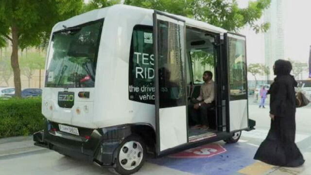 Dubai inicia prueba de coches de transporte público sin conductores