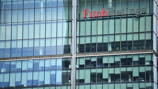 Fitch Ratings rebaja perspectiva de calificación del Perú de BBB estable a negativa