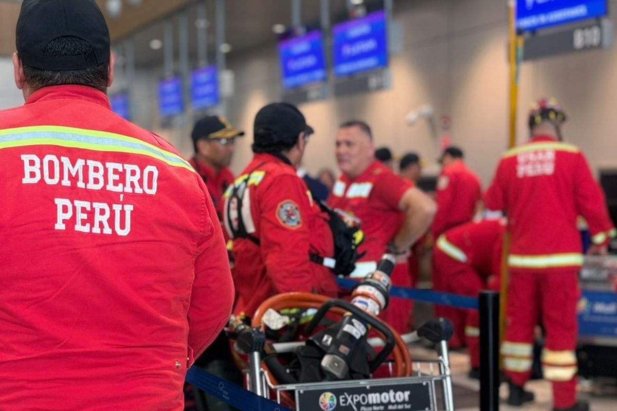 El contingente peruano está conformado por 44 bomberos especializados del Grupo USAR, además de la can Kaira, entrenada para la búsqueda de personas atrapadas. Foto: Mininter.