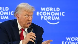 Trump en Davos defiende aranceles, desprecia a aliados y dice que EE.UU. “mantiene el mundo a flote”
