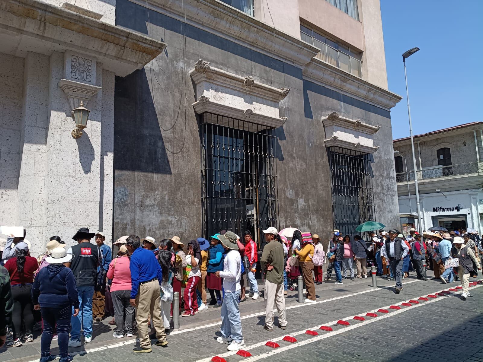 La entidad habilitó a que 80 agencias a nivel nacional amplíen el horario de atención, que irá desde las 7:45 a.m. hasta las 11:59 p.m. (Foto: Omar Flores/@photo.gec)
