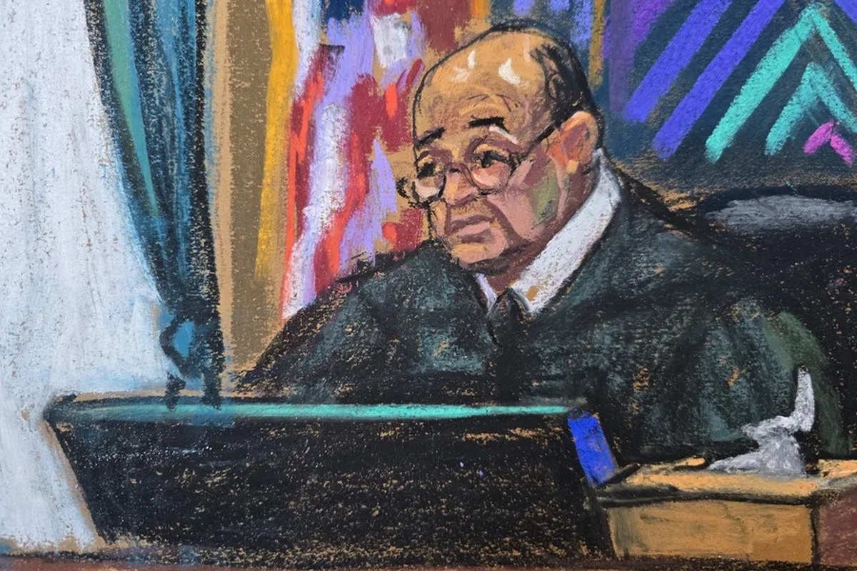 Fotografía de archivo en la que se observa un dibujo realizado por la artista Jane Rosenberg que muestra al juez Alvin Hellerstein, durante una audiencia de Cilia Flores, esposa del depuesto presidente venezolano Nicolás Maduro, en un tribunal de Nueva York (EE.UU.). Foto: EFE/Jane Rosenberg