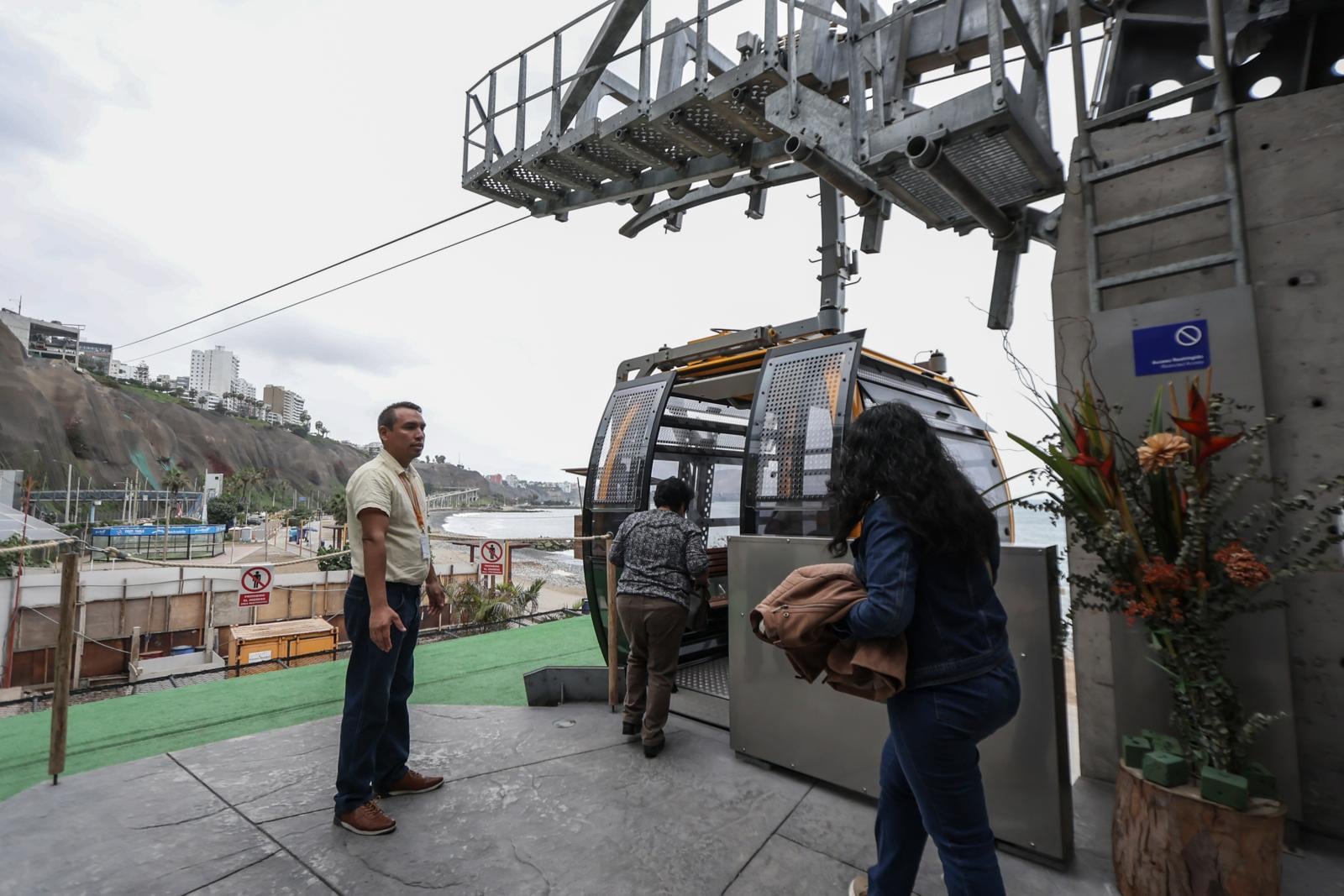 El Vaivén Teleférico Miraflores conecta el parque Domossola con Playa Redondo II, en la Costa Verde. El recorrido tiene aproximadamente 320 metros y se realiza durante la etapa de marcha blanca. (Foto: Joel Alonzo / GEC).