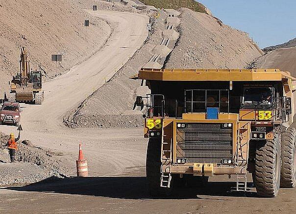 trabajadores mineros en Perú