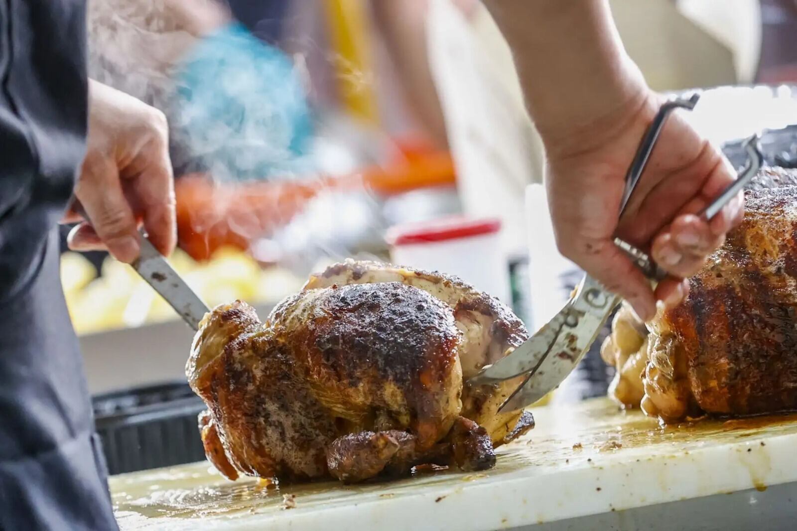 En promedio, los peruanos consumen más de 987,000 pollos a la brasa cada domingo. (Imagen: Produce)
