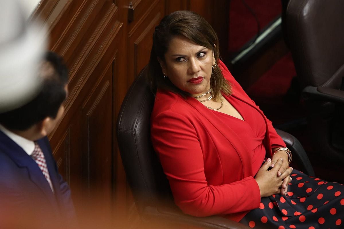 Piden que Digna Calle sea reemplazada por accesitario: ¿cuál es la vía a seguir en el Congreso? Foto: GEC