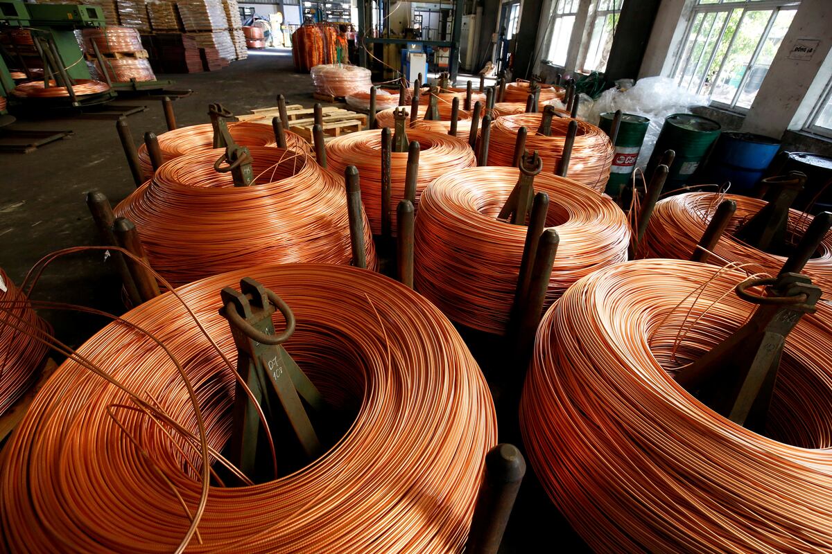 Los altos precios del cobre y el oro han favorecido nuestra economía este año. Foto: Reuters/Nguyen Huy Kham