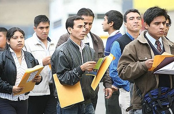 Hoy el Estado deliberadamente le quita trabajo a los jóvenes, exigiendo años de experiencia antes de que puedan empezar.