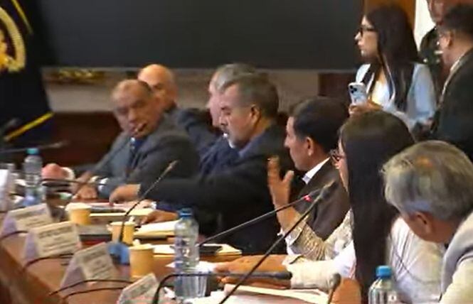 Iber Maraví discutió con ministros y otros legisladores. (Congreso / YouTube)