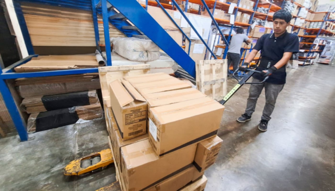 El anuncio reaviva un debate regional sobre el tiempo de trabajo, de la mano de un aumento salarial. (Foto: INEI)