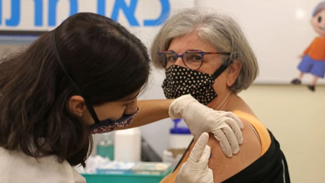 COVID-19: Israel extiende la tercera dosis de la vacuna a los mayores de 40 años