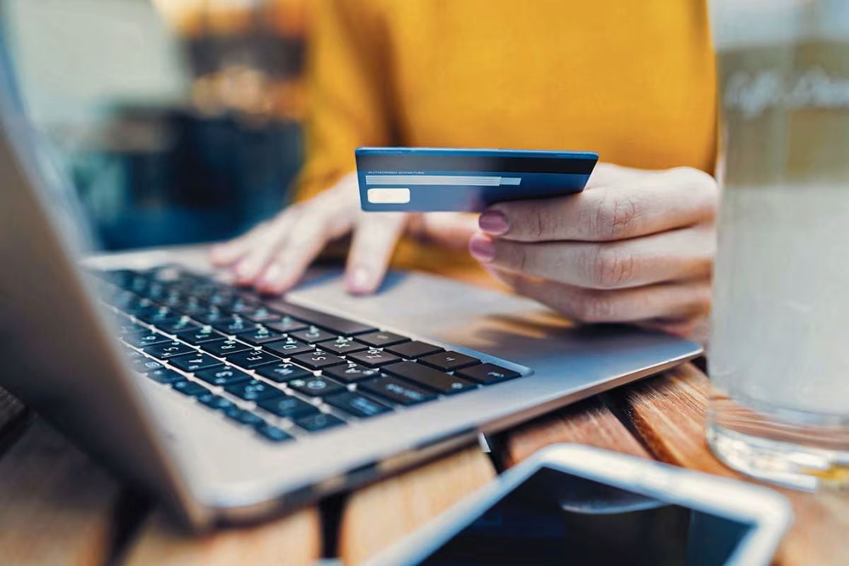 El avance de los pagos digitales en el Perú está transformando el rol de las tarjetas, que ahora forman parte de plataformas tecnológicas más amplias dentro de la banca. Foto: iStock.