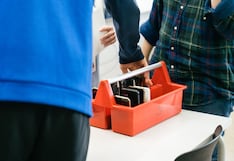 Más de la mitad de los países tienen ya restricciones a los teléfonos en escuelas