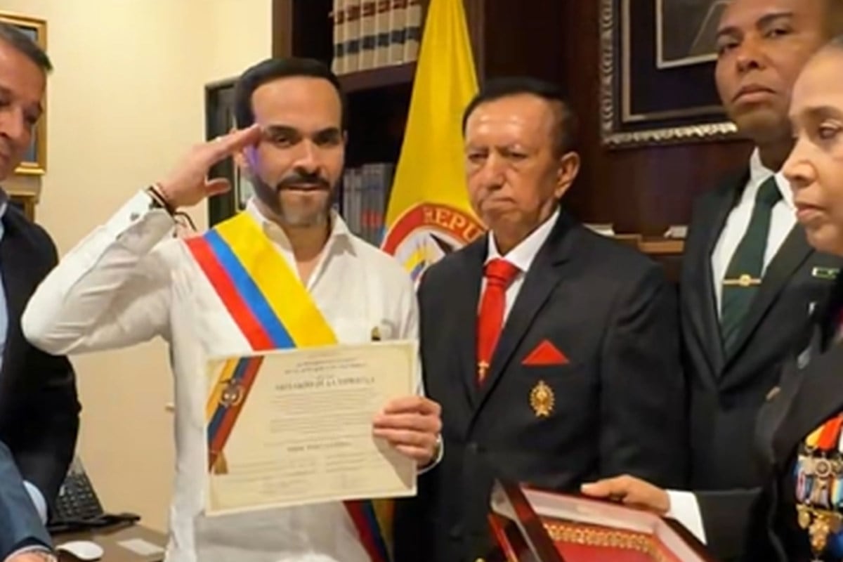 Abelardo de la Espriella recibió la banda presidencial de Colombia. Foto: @ABDELAESPRIELLA/ X