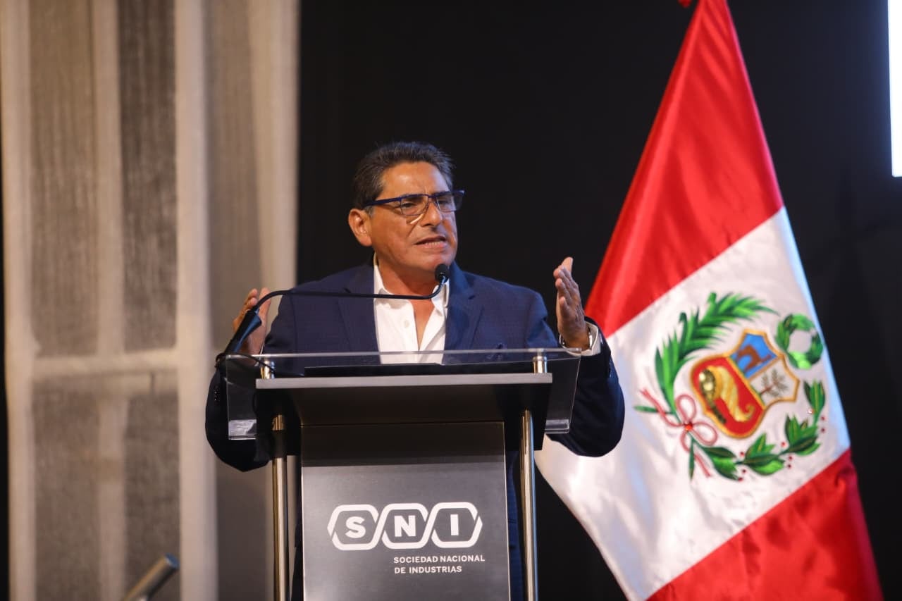 Carlos Álvarez plantea retirar al INPE del control de penales y endurecer medidas contra el crimen. Foto: GEC