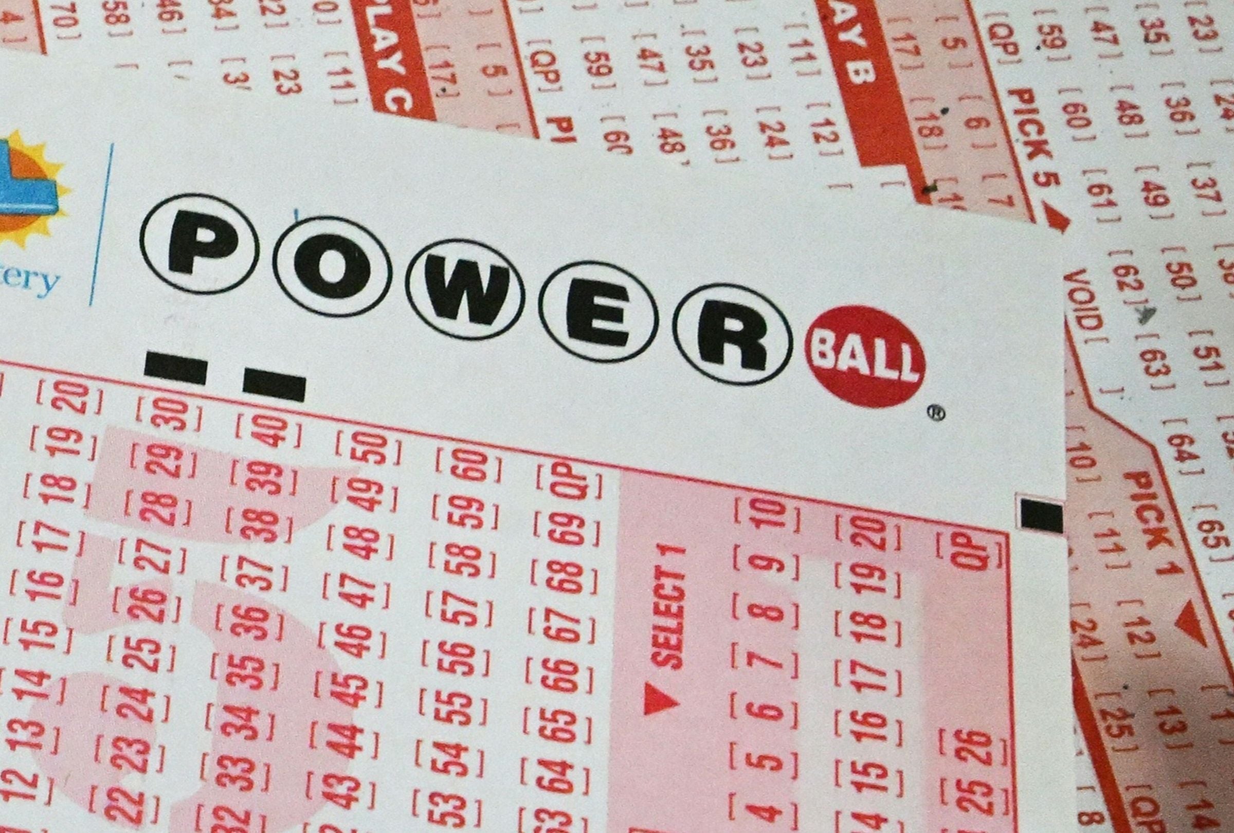 Revisa los números ganadores del Powerball del 10/12/2025 (Foto: Frederic J. BROWN / AFP)