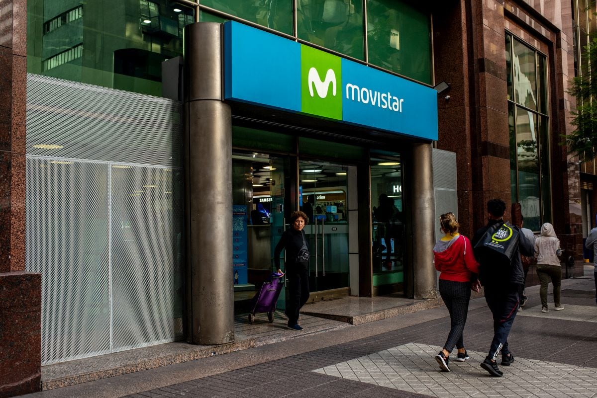 A Movistar mobile phone service store in Santiago, Chile, on Monday, May 19, 2025. Bonds of Telefonica Moviles Chile SA slumped into distressed territory last week on a report that its parent company was about to throw in the towel, selling the asset after years of fierce competition in the local mobile phone market. Photographer: Cristobal Olivares/Bloomberg
