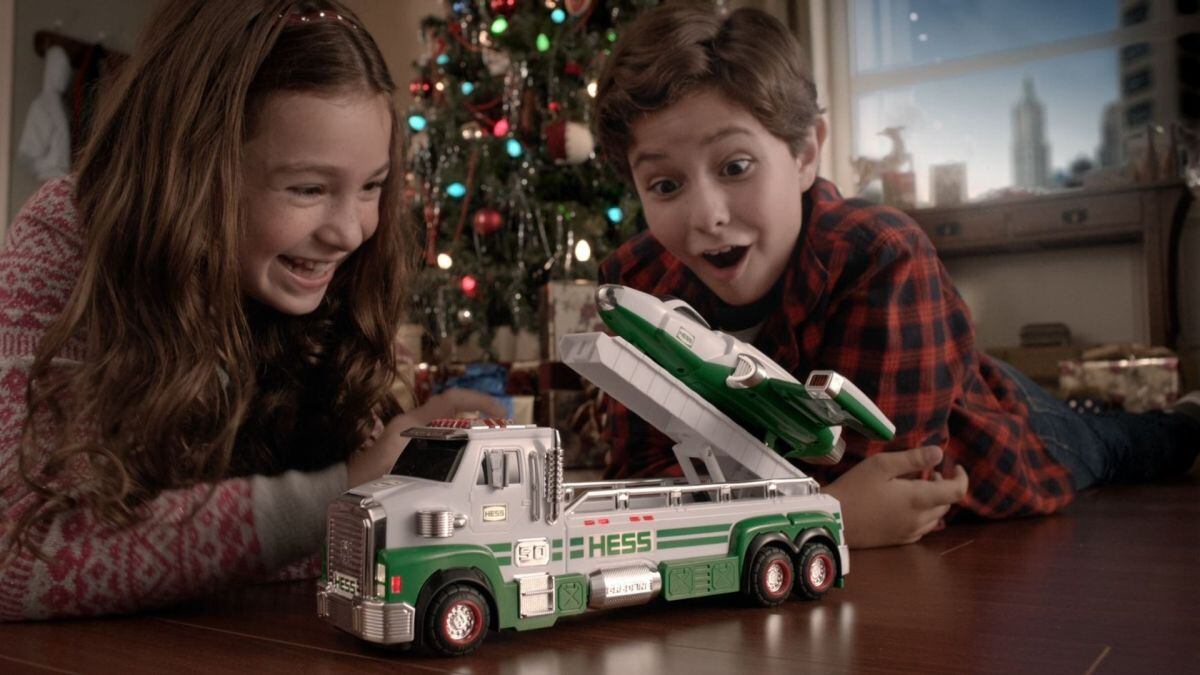 Leon Hess fundó Hess Corp. hace 90 años con un camión de segunda mano que transportaba fuelóleo durante la Gran Depresión.