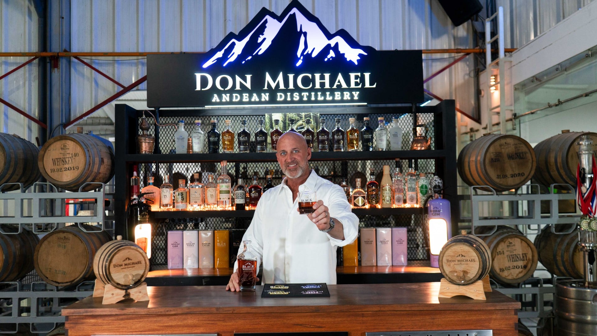 Michael Kuryla, CEO de Don Michael, cuenta que el portafolio de la destilería no se limita al whiskey, sino que incluye también gin, vodka y cream. Su whiskey ha sido reconocido como el mejor del mundo en la New York World Wine & Spirits Competition (NYWSC).
