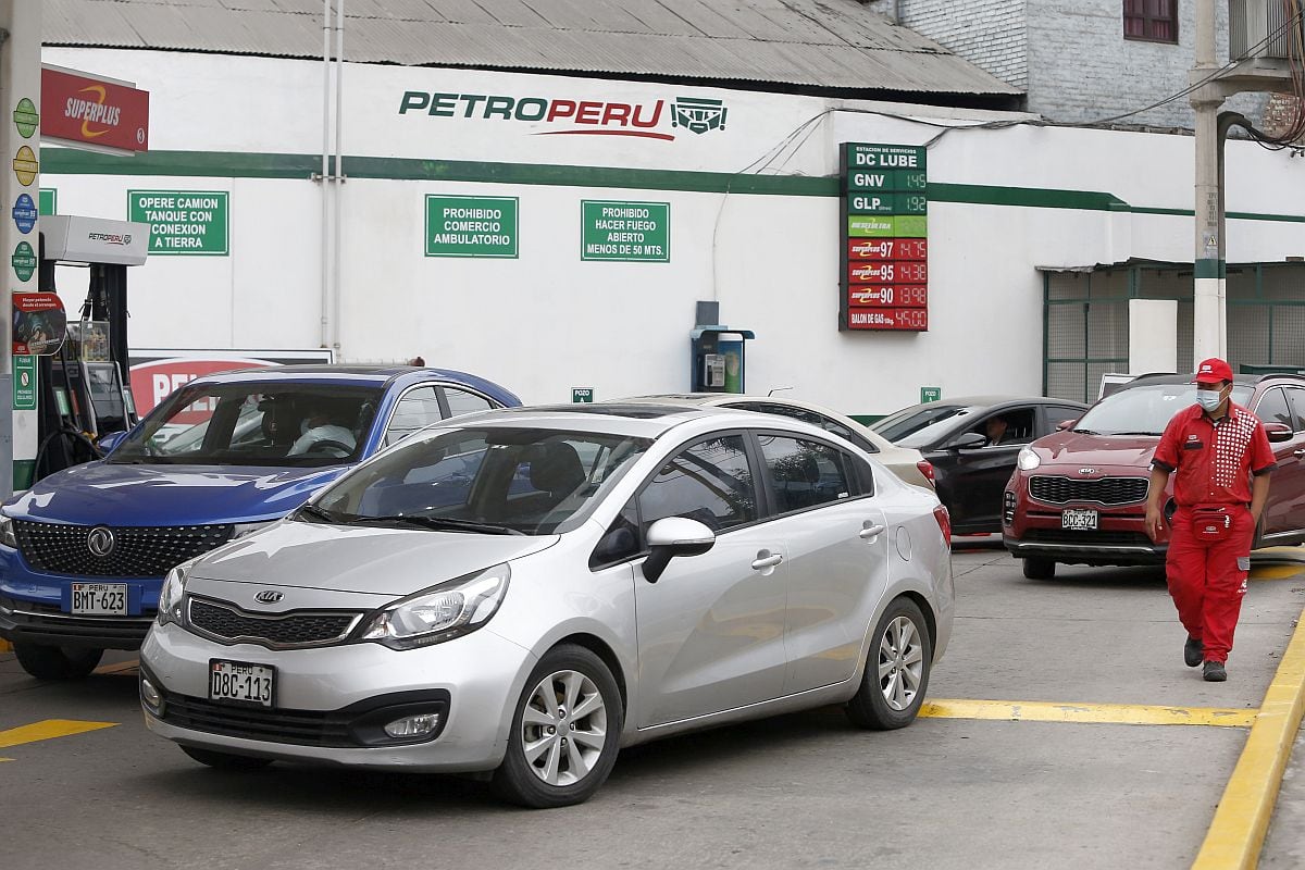 Los precios de los combustibles varían día a día. Conoce aquí dónde hallar las tarifas más bajas en los grifos de la capital. (Foto: Jorge Cerdán / GEC)