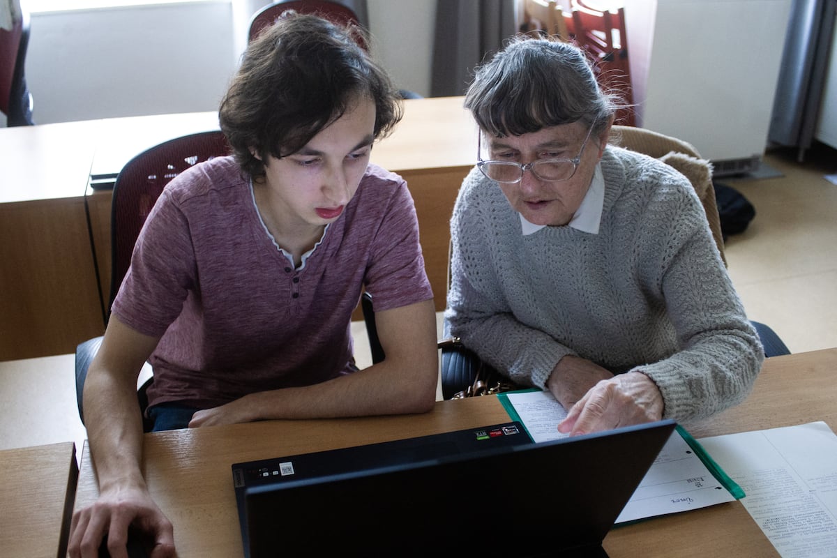 Adultos mayores cada vez interactuan más con plataformas digitales. (Foto: Referencial)