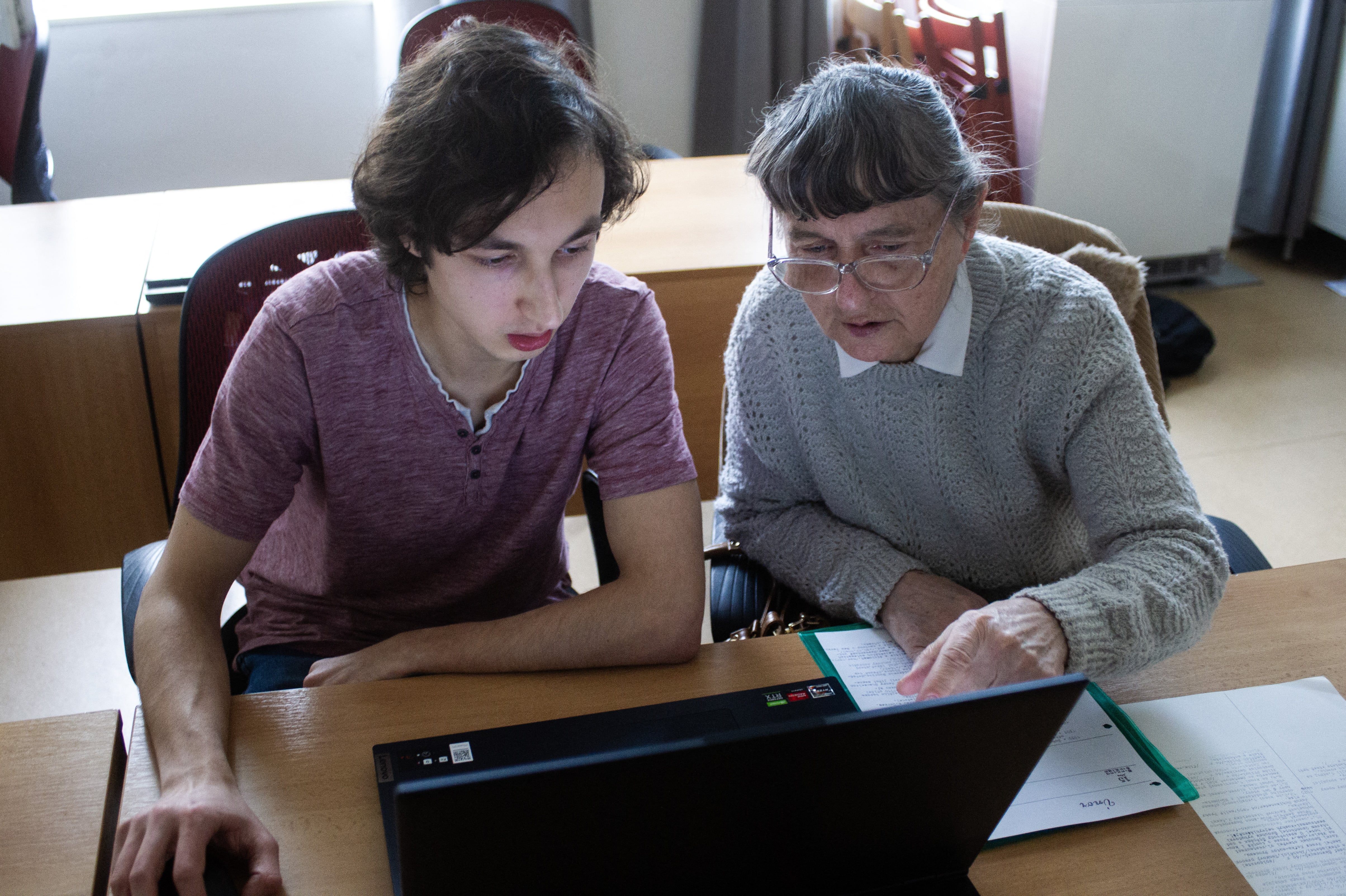 Adultos mayores cada vez interactuan más con plataformas digitales. (Foto: Referencial)