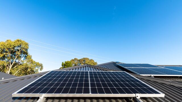 Empresas chinas de placas solares evitarán aranceles fabricando en UE y EE.UU.