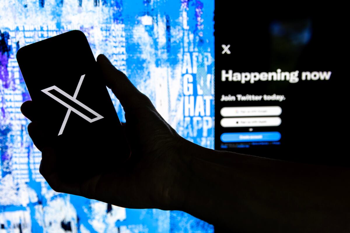 El mes pasado, Elon Musk renombró la red social y cambió el conocido pájaro azul de Twitter por “X”.