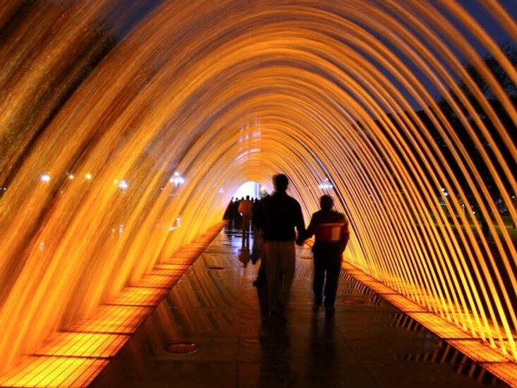 “Vivimos más en el algoritmo y menos en la interacción real”, insisten expertos. Se recomienda la desconexión y promover el diálogo directo para reducir la ansiedad y malestar emocional. Foto: Paul Kennedy, Getty Images y Lonely Planet Images