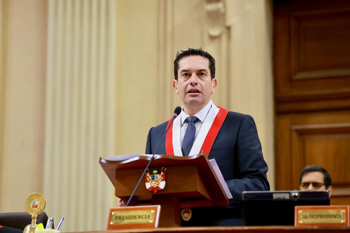 El Pleno del Senado, con la presidencia de Miguel Torres, autorizó los viajes de la presidenta Keiko Fujimori a El Salvador y España. Foto: Congreso.