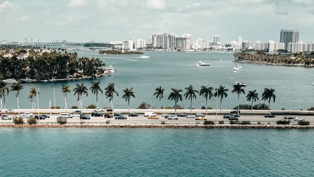 Jeff Bezos compra otra mansión en exclusiva isla de Miami Beach por US$ 79 millones 