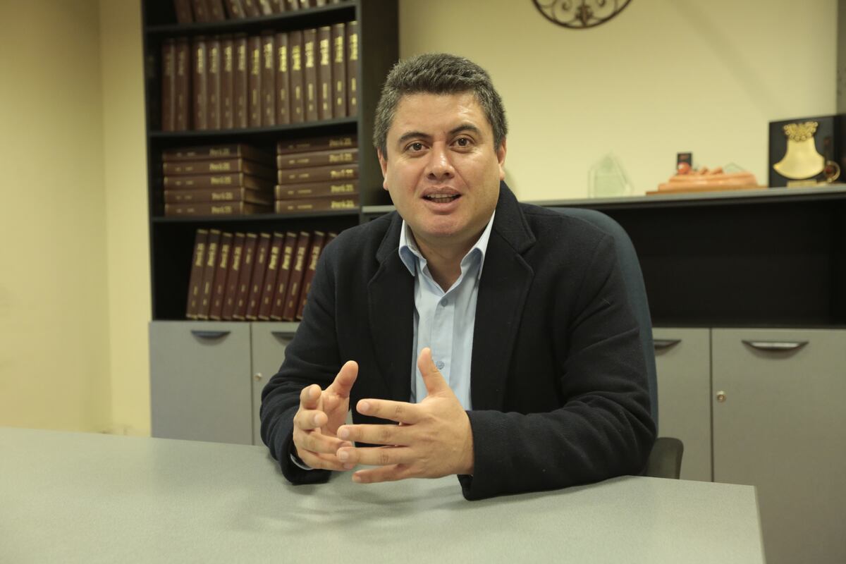 José Villalobos se mostró a favor del retorno del financiamiento privado de partidos, pero con topes y transparencia. (Diana Chávez/GEC).