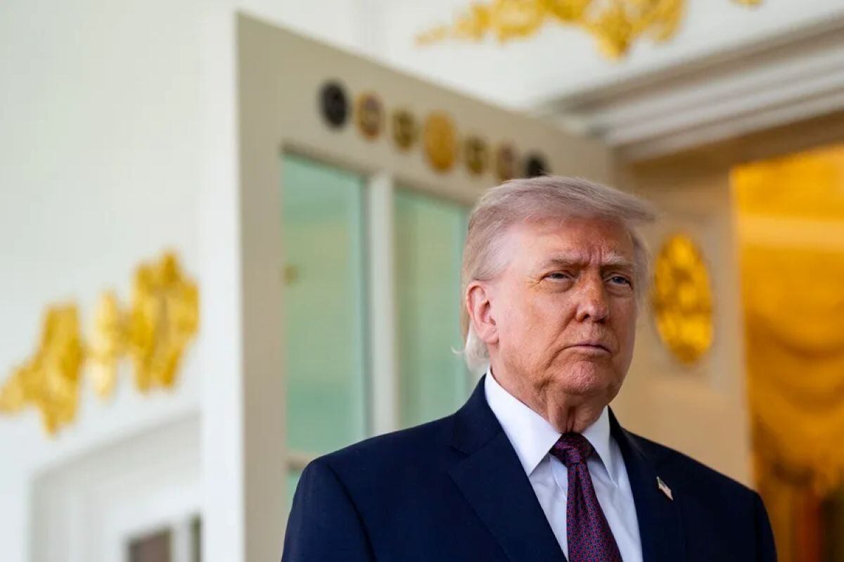 Donald Trump afirmó que dejó instrucciones al Pentágono para responder con un ataque de gran magnitud contra Irán si es asesinado. Foto: EFE.