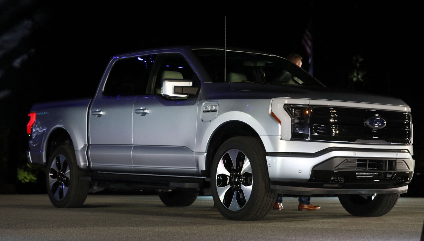La vez que Ford Motor Company presentó su nueva F-150 Lightning eléctrica fuera de su sede en Dearborn, Michigan, el 19 de mayo de 2021 (Foto: Jeff Kowalsky / AFP)