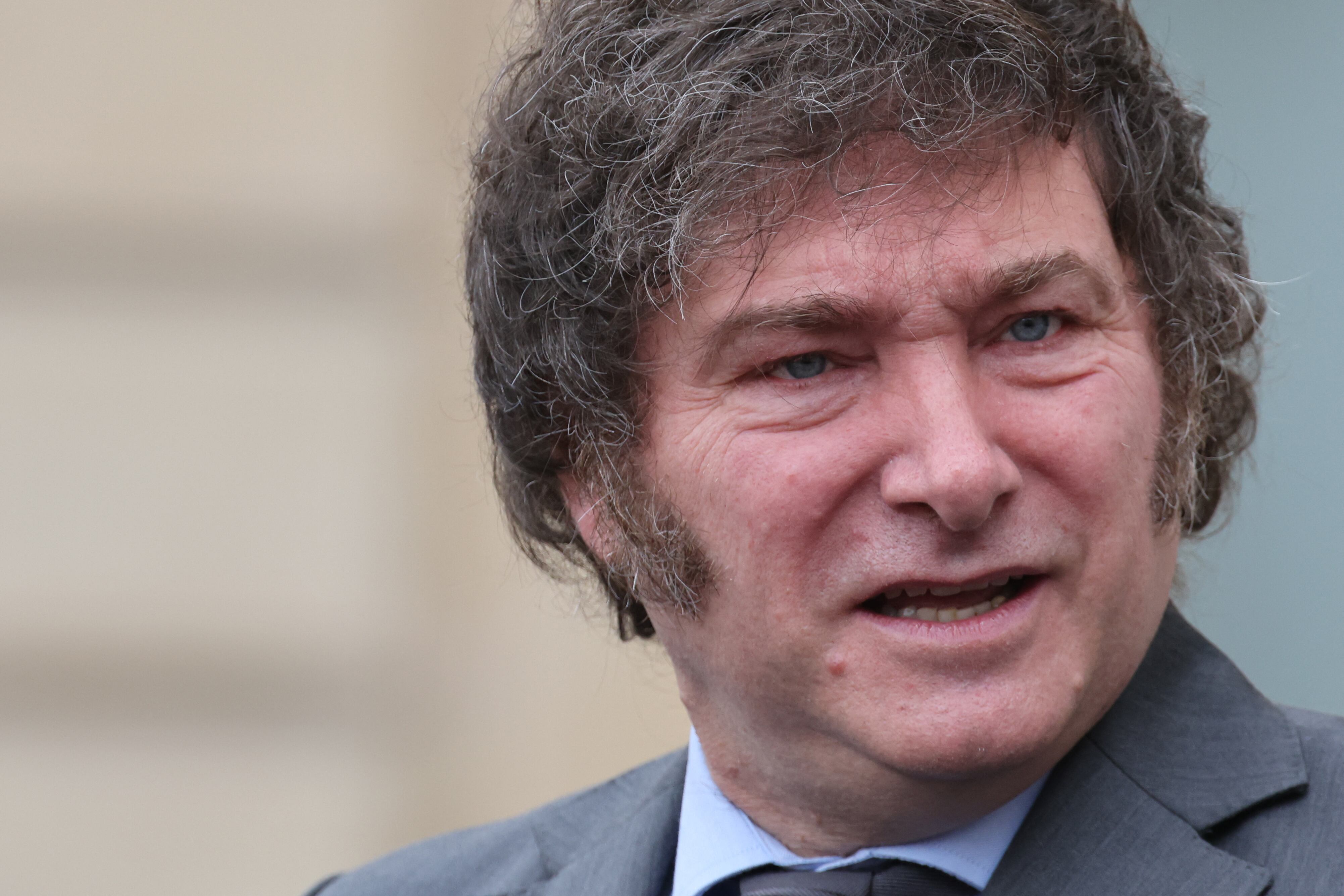 Los estudiantes planeaban sus siguientes pasos durante el resto de una semana de movilizaciones en la que mostrarán su rechazo a las políticas de ajuste del mandatario ultraliberal. (Foto de Ludovic MARIN / AFP).