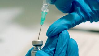 Se aceleran vacunaciones contra COVID-19 en todo el mundo