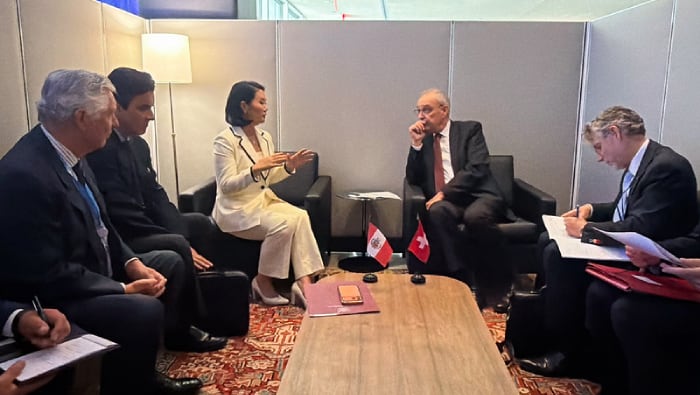 Como parte de su agenda en Nueva York, la jefa del Estado también dialogó con el presidente de la Confederación Suiza. Foto: Presidencia.
