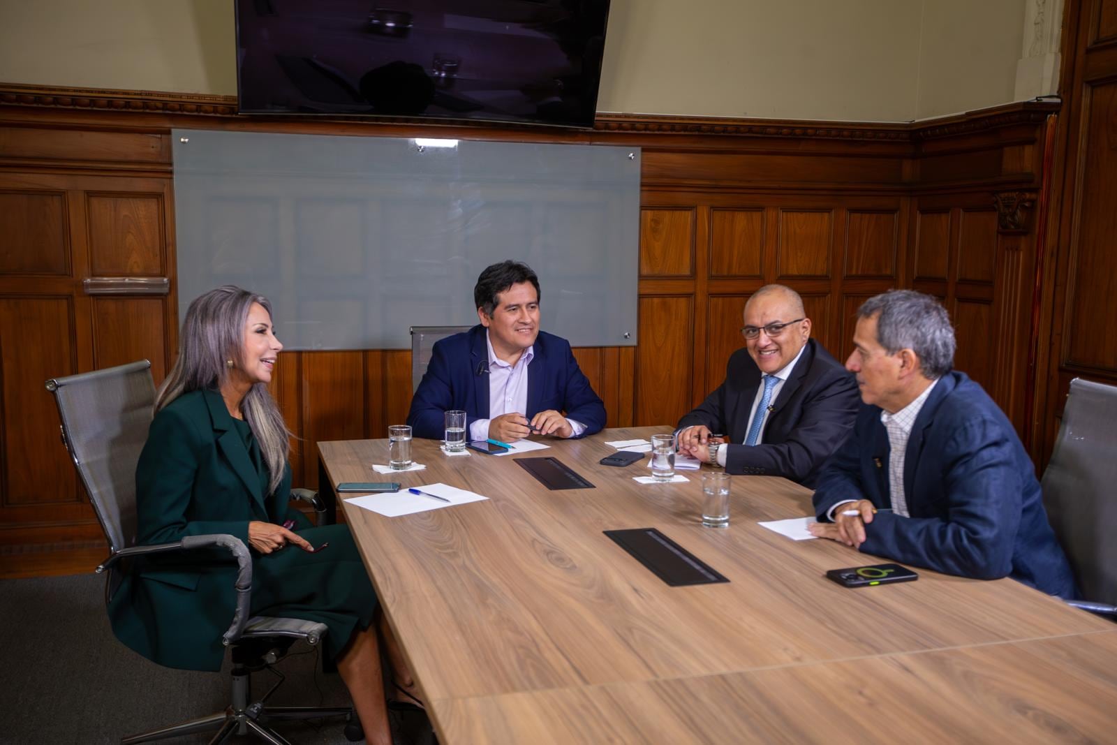 Mesa Diálogos. Foto: Mario Zapata, GEC, para Diario Gestión