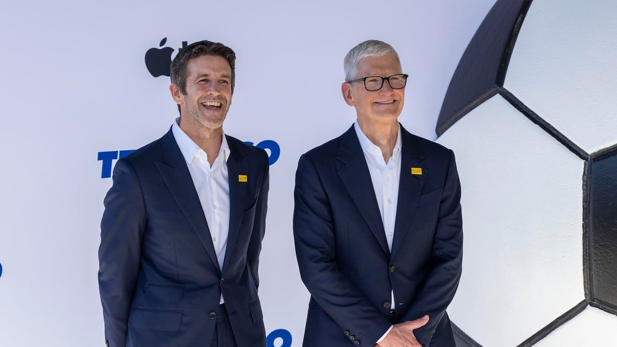 John Ternus toma riendas de Apple en la era de la IA y los teléfonos plegables