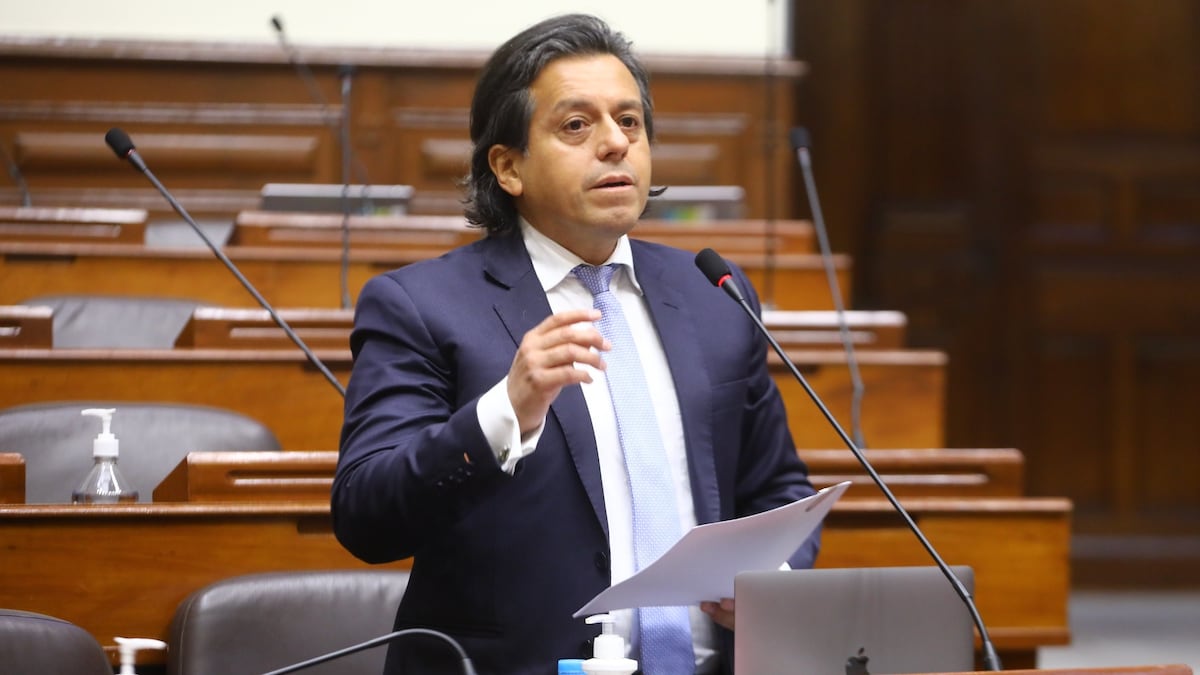 Congresista Edward Málaga Trillo (Avanza País) inició hoy la recolección de firmas para interpelar al premier Gustavo Adrianzén. (Foto: Congreso).