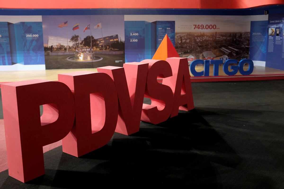 Los logotipos corporativos de la compañía petrolera estatal PDVSA y Citgo Petroleum Corp se ven en Caracas. (Foto: Reuters)