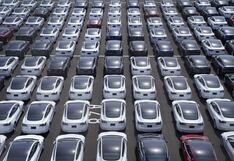 Tesla rebaja precios mientras Musk confirma robotaxi este año y respalda auto económico