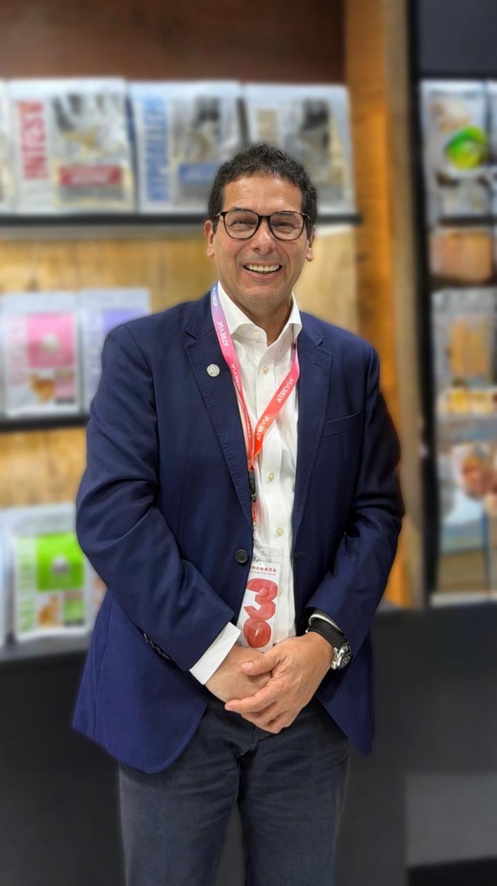 Umberto Calderón, CEO de Agrovet Market.