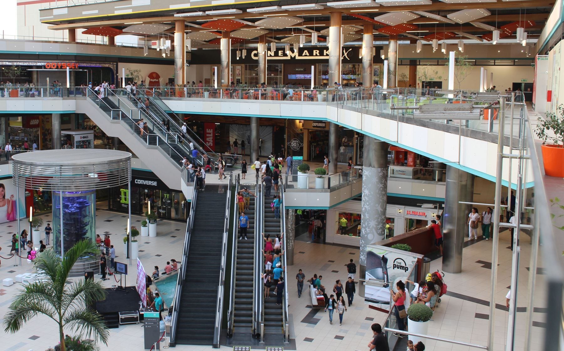 Visita a tiendas rompe mala racha: locales vuelven a llenarse, ¿qué rubro salió al rescate?