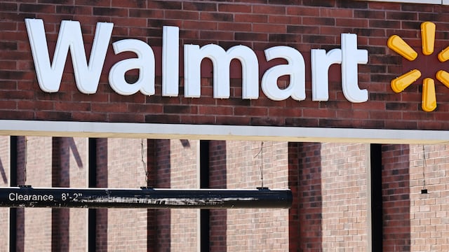 Walmart: grave denuncia por supuesto error en las cajas de autopago de la tienda    
