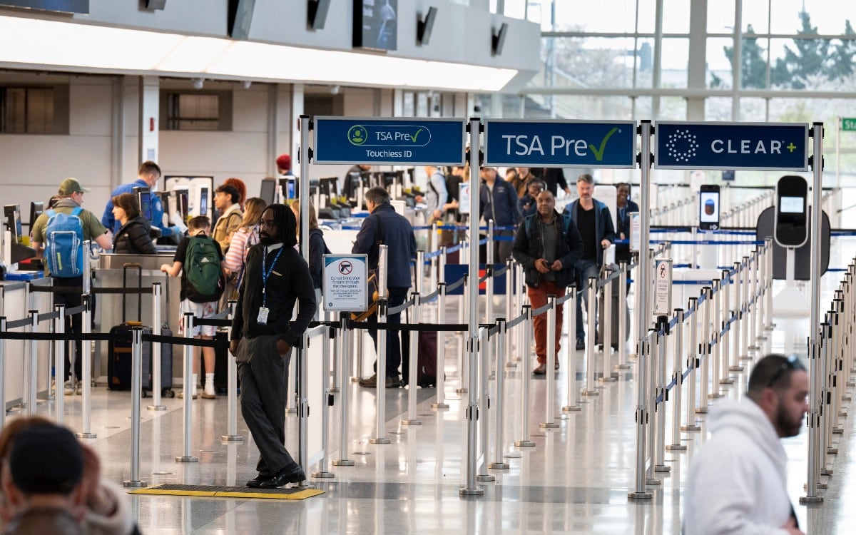 La TSA en EE.UU. impulsa el uso de tecnología digital para mejorar la verificación de identidad de viajeros. | Crédito: ROBERTO SCHMIDT / GETTY IMAGES NORTH AMERICA / GETTY IMAGES VIA AFP