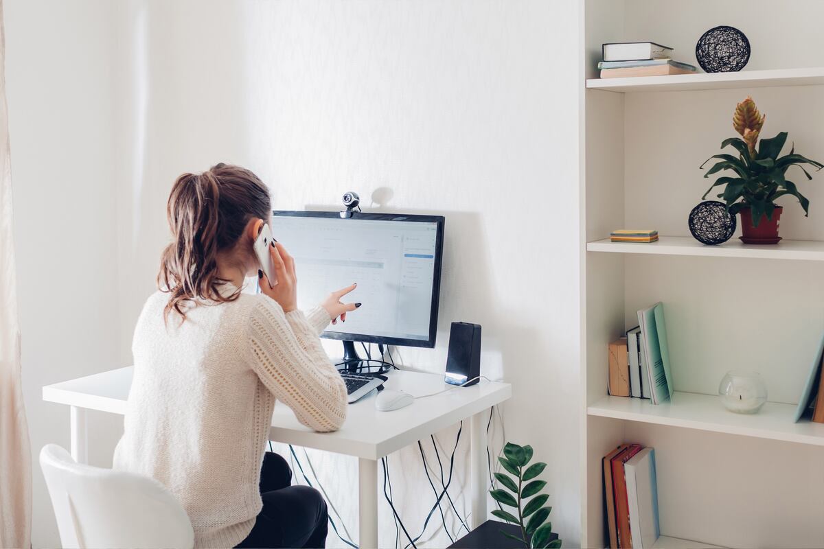 Los perfiles que mayor demanda tiene el mercado internacional es del de desarrolladores de software, por ello se necesita que sean expertos en escribir códigos en diferentes lenguajes y frameworks tanto de front y backend. (Foto: iStock)