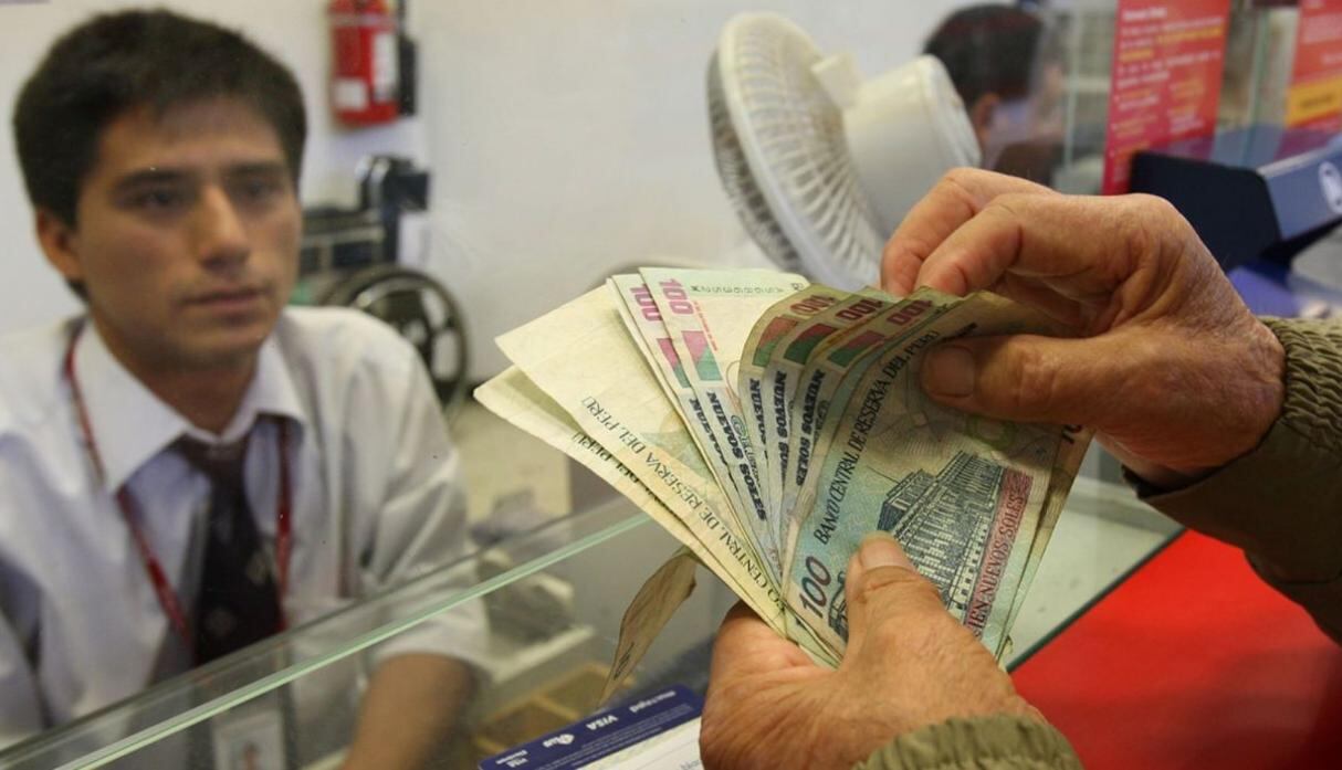 Cajas buscan no solo depender de los depósitos de sus clientes (Foto: El Comercio).