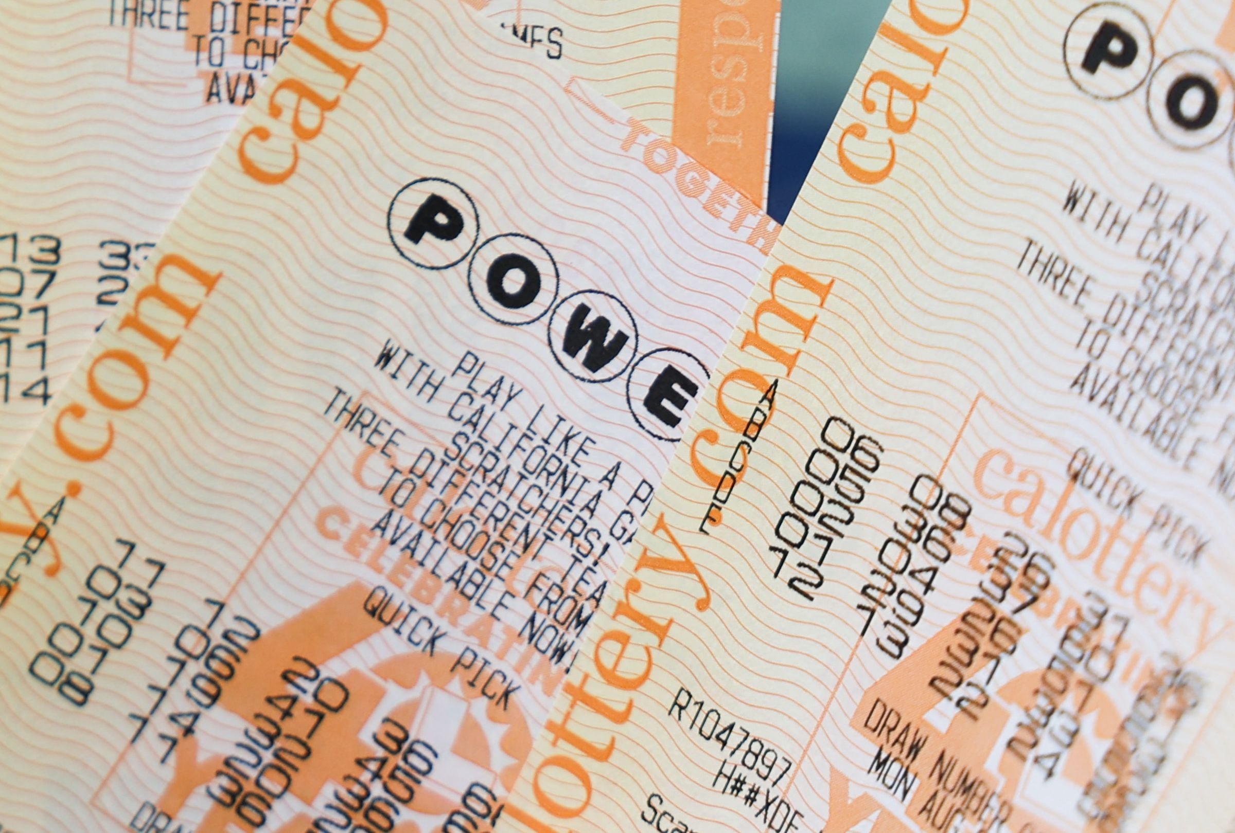 Revisa esta nota para conocer los números ganadores del Powerball en el sorteo del 22/12/2025 y averiguar si el premio mayor ya tiene dueño. (Foto: Patrick T. Fallon / AFP)