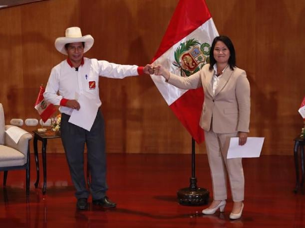 Ningún candidato logró mayoría absoluta —salvo Fujimori en 1995, aunque envuelto en la controversia— en más de tres décadas, en elecciones marcadas por la multiplicidad de partidos y el voto dividido, según especialistas. Foto: EFE